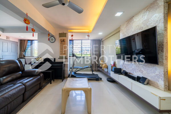 98 Commonwealth Crescent