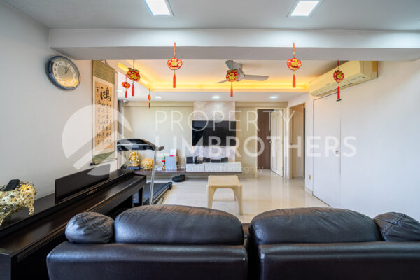 98 Commonwealth Crescent