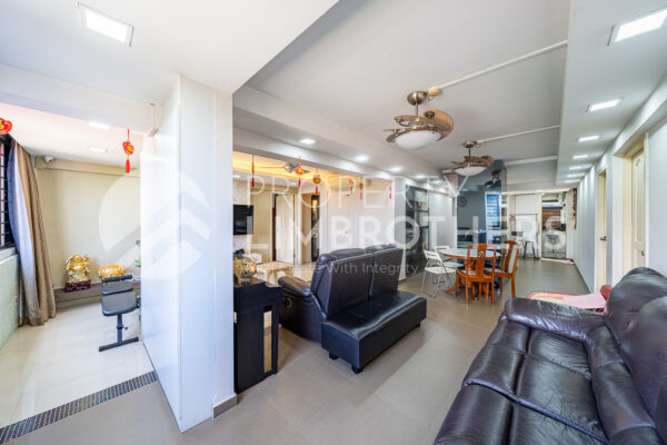 98 Commonwealth Crescent