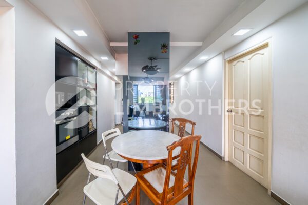 98 Commonwealth Crescent