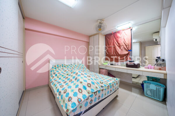 98 Commonwealth Crescent