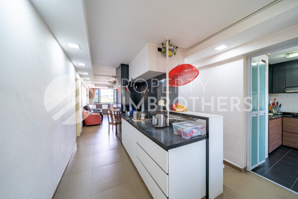 98 Commonwealth Crescent