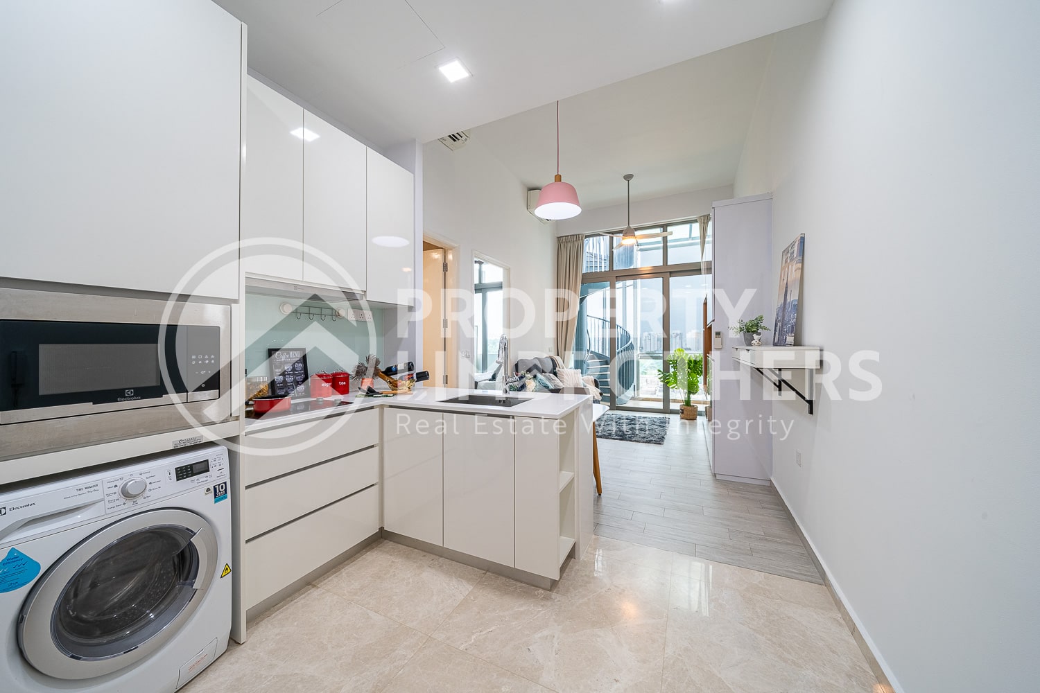 Kingsford Hillview Peak