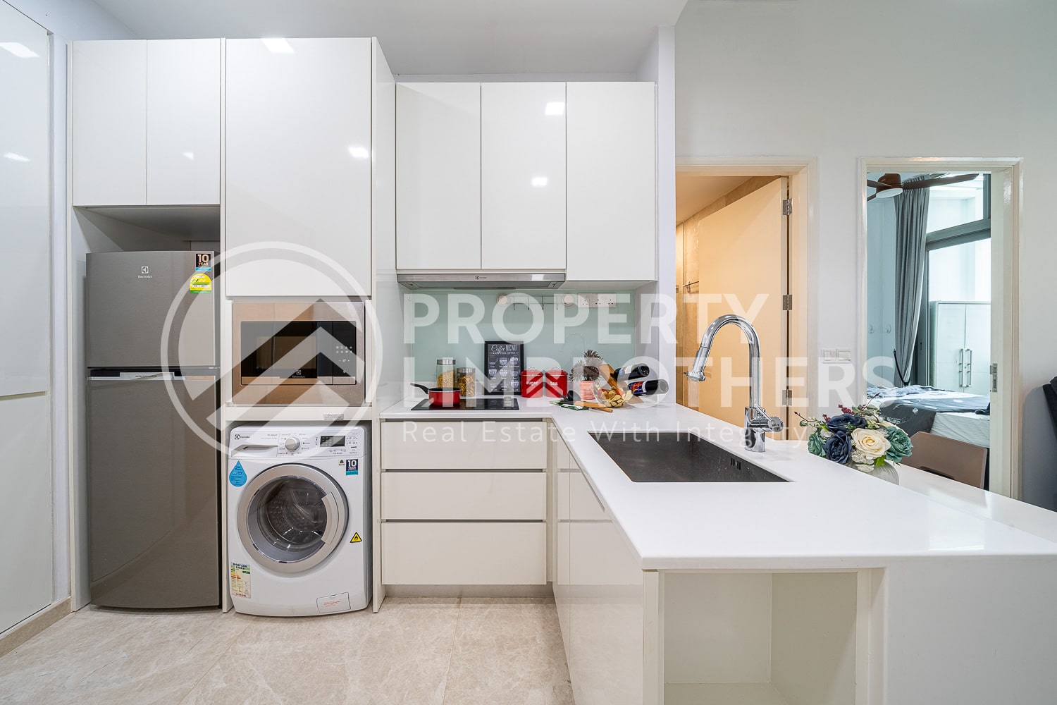 Kingsford Hillview Peak