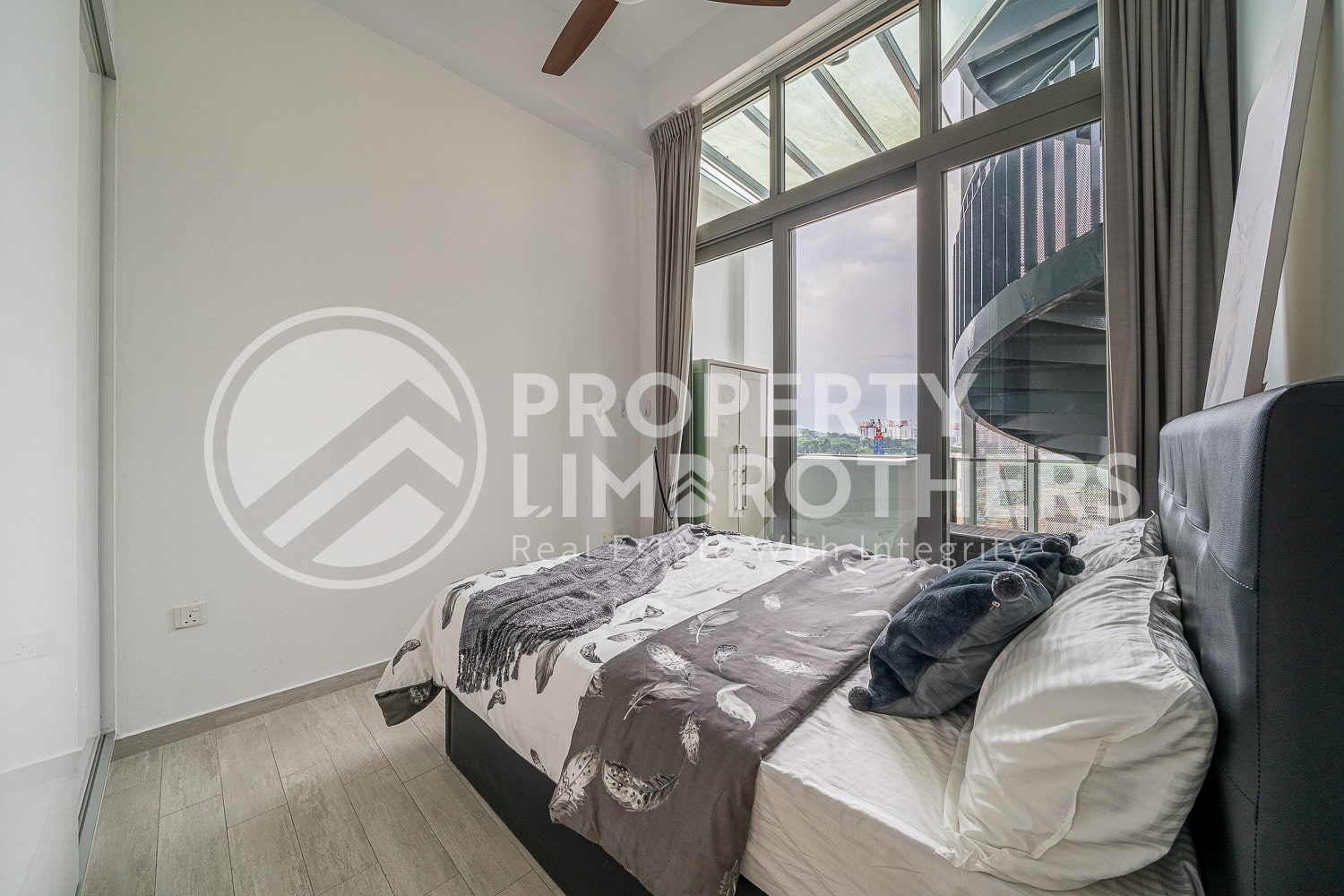 Kingsford Hillview Peak