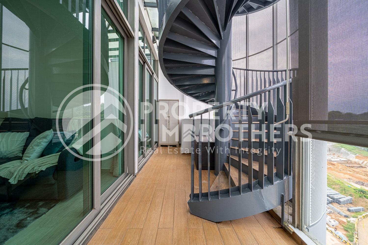 Kingsford Hillview Peak